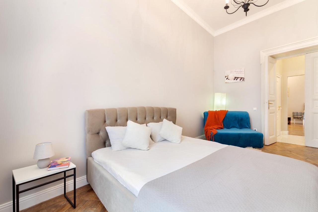 Chopin Apartment In The Center Of Lviv Exteriör bild