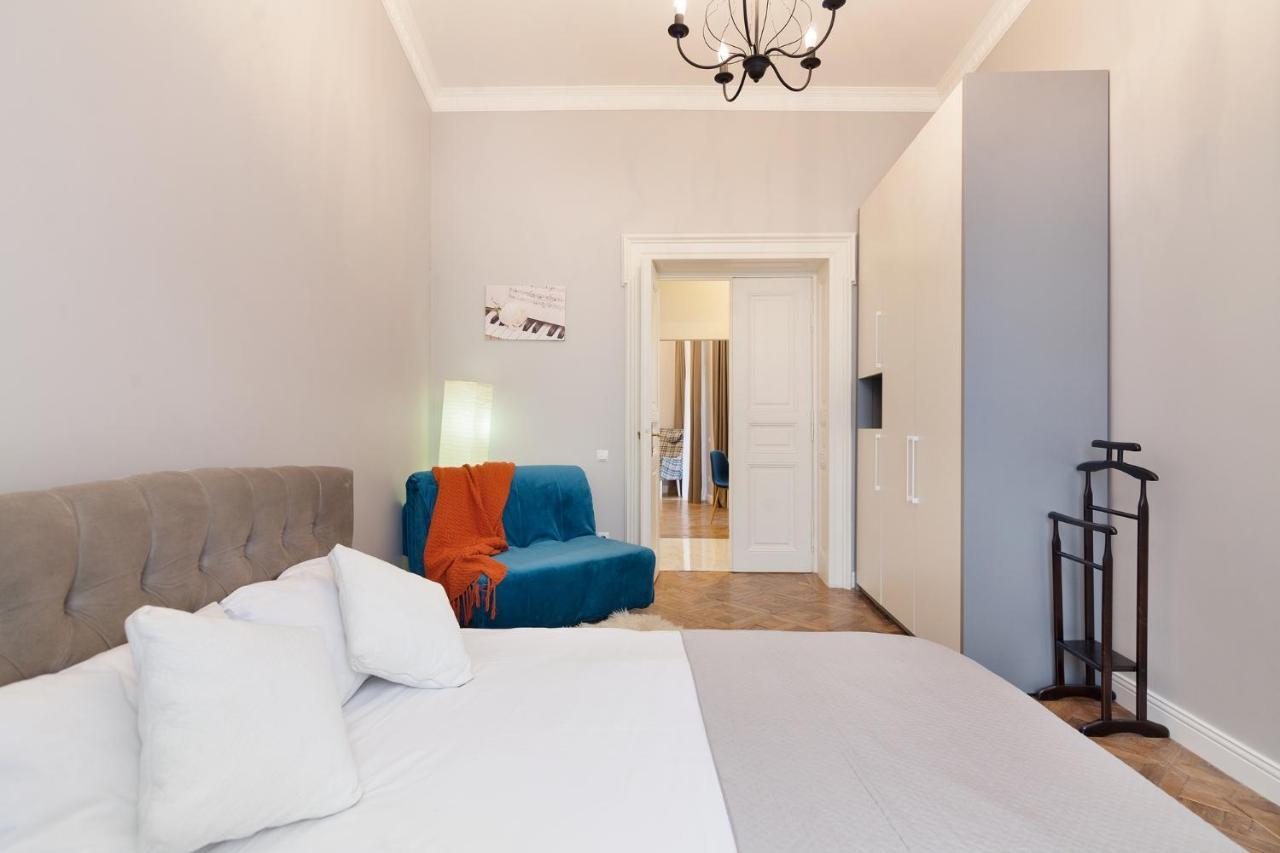 Chopin Apartment In The Center Of Lviv Exteriör bild